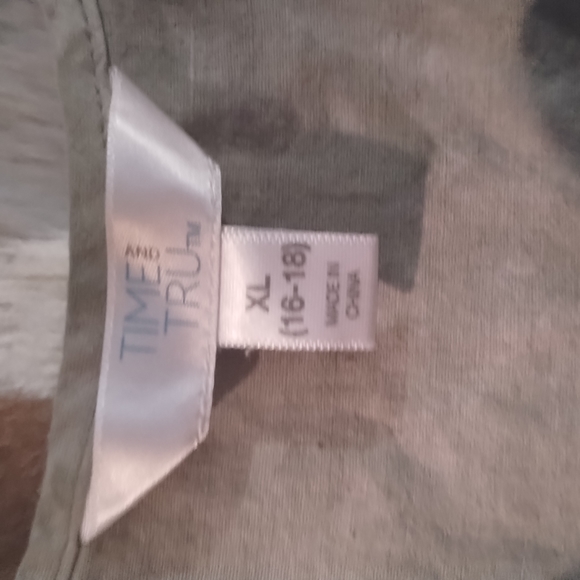 Tank bundle. NWOT - Picture 13 of 13